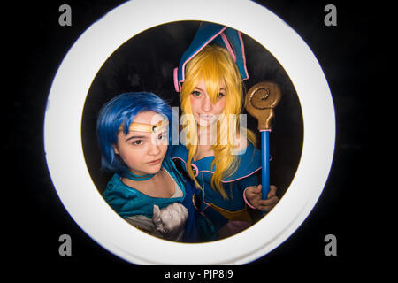 Un ringflash vista di cosplayers visto durante la smash! Convenzione (Sydney Manga e Anime Mostra) il 19 agosto 2017 a Sydney, in Australia. SMASH è il più grande della cultura pop convenzione in Australia, dedicata agli artisti e creatori nell'industria creativa, concentrandosi sul fumetto, giocattoli, giochi, filmati e animazioni. (Foto di Hugh Peterswald). Foto Stock