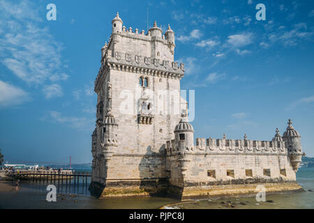 Lisbona, Portogallo - Settembre 7, 2018: vista presso la Torre di Belem presso la banca del fiume Tago a Lisbona - Portogallo Foto Stock