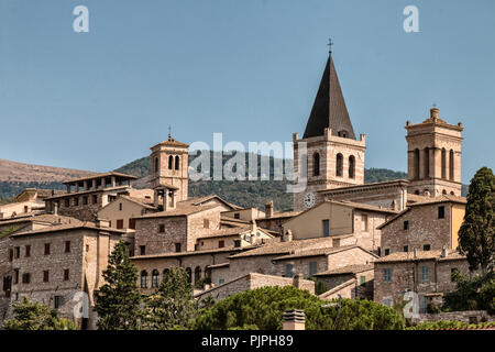 Spello, una piccola e caratteristica città dell'Umbria - Italia Foto Stock