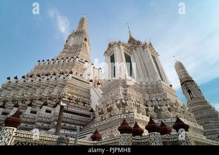 Bangkok, Thailandia-2018, Maggio 15th: Pagoda di Wat Arun tempio Ratchawararam in serata situato sul Fiume Chao Phraya, Bangkok, Thailandia. Foto Stock