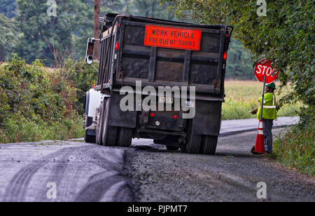 Stati Uniti: Settembre 4, 2018: sono iniziati i lavori per la pavimentazione di Gap Williams road in Western Loudoun che cambierà per sempre il carattere di th Foto Stock