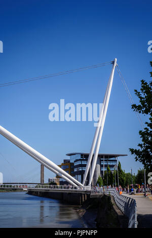 Città passerella e Università del Galles del sud il fiume Usk newport gwent nel Galles Foto Stock