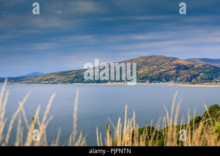 Blaenau Ffestiniog attraverso la Mawddach Estuary Gwynedd in Galles Foto Stock