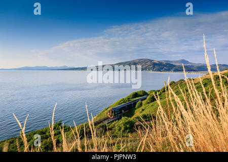 Linea costiera Stazione Barmouth Bay Barmouth attraverso la Mawddach Estuary Gwynedd in Galles Foto Stock