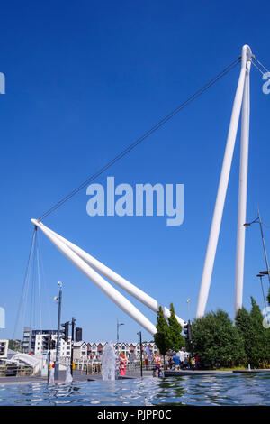 Il Footbridge la città e il fiume Usk newport gwent nel Galles Foto Stock