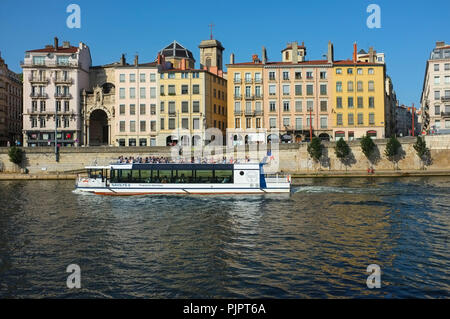 La chiesa di Notre Dame Saint-Vincent sulla sponda del fiume Saone a Lione in Francia. Foto Stock