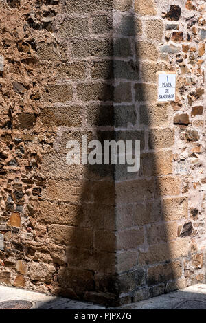 Tipica stradina del centro storico di Caceres, Spagna Foto Stock