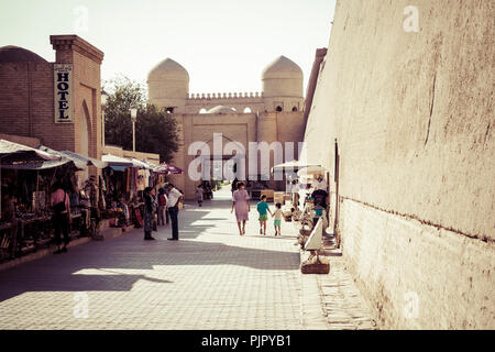 Edifici storici Itchan Kala fortezza nel centro storico di Khiva. UNESCO World Heritage Site in Uzbekistan in Asia centrale Foto Stock