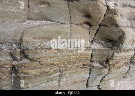 Marine interbedded in pietra arenaria con depositi vulcanici a Ferriter's Cove, Kerry Foto Stock