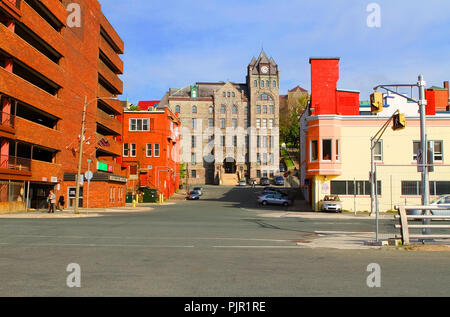 Edifici per uffici e parkade nel centro cittadino di San Giovanni, Terranova, Canada. Foto Stock