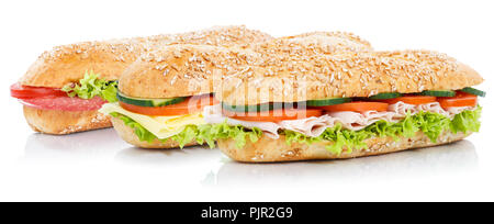 Baguette panini con salame prosciutto formaggio grani interi freschi isolato su uno sfondo bianco Foto Stock