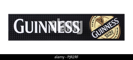 SWINDON, Regno Unito - 9 Settembre 2018: Guinness birra in gomma mat su sfondo bianco Foto Stock