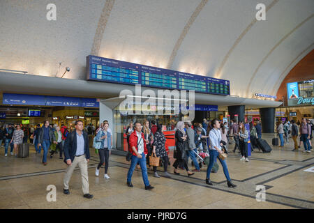 Hall di ingresso, stazione centrale di Colonia, nella Renania settentrionale-Vestfalia, Germania, Foyer, Hauptbahnhof, Koeln, Nordrhein-Westfalen, Deutschland Foto Stock