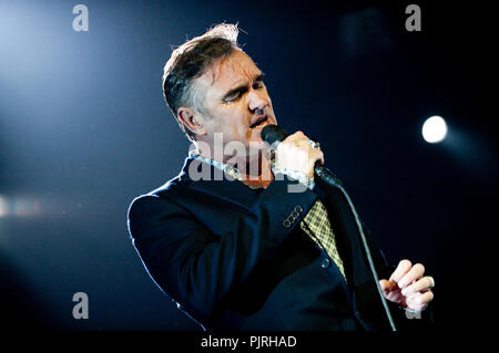 Cantante britannico Morrissey eseguendo con le sue spade tour nella Foresta Nazionale di Bruxelles (Belgio, 14/11/2009) Foto Stock