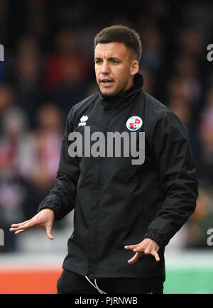 Crawley Town Jimmy Smith sul perimetro durante il campionato Skybet due corrispondono a Sincil Bank Stadium, Lincoln. Foto Stock