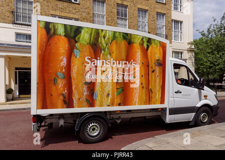 Sainsbury's consegna van fuori casa a Londra Inghilterra Regno Unito REGNO UNITO Foto Stock