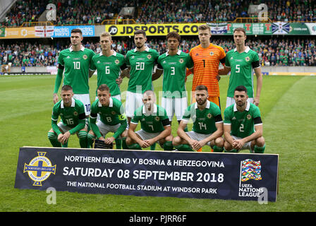 Fila posteriore, a sinistra e a destra, in Irlanda del Nord la Kyle Lafferty, George Saville, Craig Cathcart, Jamal Lewis, Bailey Peacock-Farrell e Jonny Evans. Prima fila, da sinistra a destra, Oliver Norwood, Steven Davis, Niall McGinn, Stuart Dallas e Conor McLaughlin line up prima che la UEFA Nazioni League, campionato B Gruppo Tre corrispondono al Windsor Park di Belfast. Stampa foto di associazione. Picture Data: Sabato 8 settembre, 2018. Vedere PA storia calcio Irlanda n. Foto di credito dovrebbe leggere: Brian Lawless/filo PA. Foto Stock