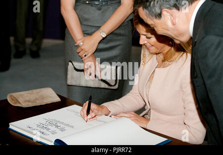 Apertura ufficiale del museo M di Leuven dalla principessa Maxima e la principessa Mathilde (Belgio, 20/09/2009) Foto Stock