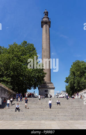 Il duca di York colonna visto dal Mall in London, England Regno Unito Regno Unito Foto Stock