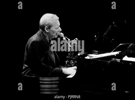 Concerto del crooner italiano Paolo Conte del Cirque Royal, Bruxelles (Belgio, 15/04/2007) Foto Stock