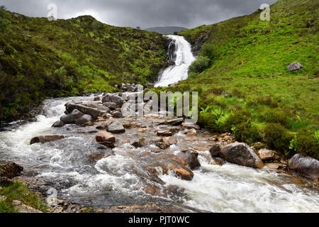 Blackhill Eas o un' Bhradain cascata sul Allt Coire nam Bruadaram river Highlands scozzesi Isola di Skye in Scozia UK Foto Stock