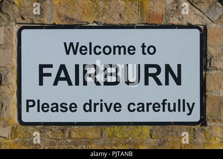 L'ingresso al villaggio di Fairburn sul confine del Nord & West Yorkshire Foto Stock