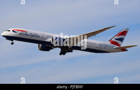 British Airways 787-8 Boeing Dreamliner decollo dall'Aeroporto di Londra Heathrow Foto Stock