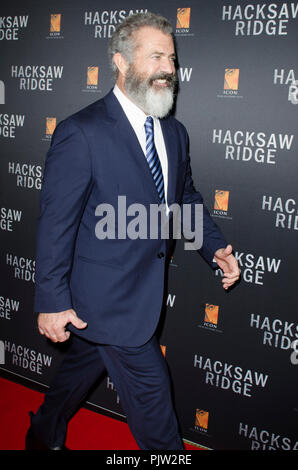 Regista Mel Gibson sul tappeto rosso al suo pacifista di II Guerra Mondiale il dramma di azione 'Hacksaw Ridge' premiere presso il Teatro di Stato il 16 ottobre 2016 a Sydney, in Australia. Foto Stock