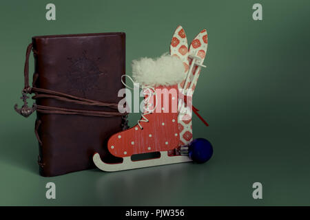 In pelle per notebook vintage con Entourage per Natale. sci pattini. Foto Stock