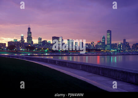 1992 LAKESHORE storico sullo skyline di Chicago del centro lago Michigan ILLINOIS USA Foto Stock