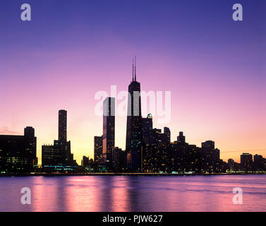 1992 LAKESHORE storico sullo skyline di Chicago del centro lago Michigan ILLINOIS USA Foto Stock