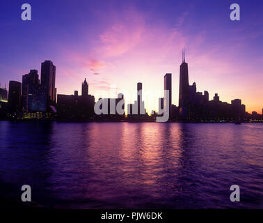 1992 LAKESHORE storico sullo skyline di Chicago del centro lago Michigan ILLINOIS USA Foto Stock