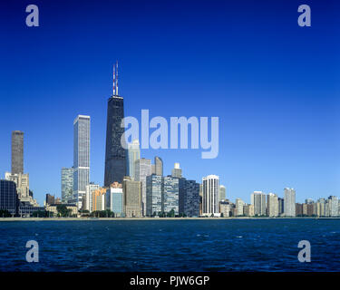 1992 LAKESHORE storico sullo skyline di Chicago del centro lago Michigan ILLINOIS USA Foto Stock