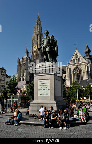 Groenplaats di Anversa con la statua del pittore Pieter Paul Rubens (Belgio, 12/08/2008) Foto Stock