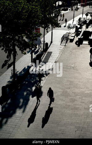 La gente camminare sopra la via commerciale Meir ad Anversa (Belgio, 03/05/2011) Foto Stock