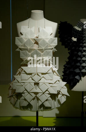 La "Carta Fashion' in mostra al Museo della Moda di Anversa, curata da Vassilis Zidianakis (Belgio, 05/03/2009) Foto Stock