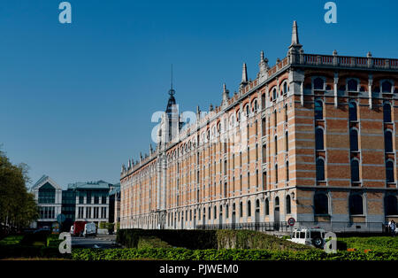 Il rinnovato magazzino reale sull'ex sito industriale Tour & Taxis di Bruxelles (Belgio, 19/04/2011) Foto Stock