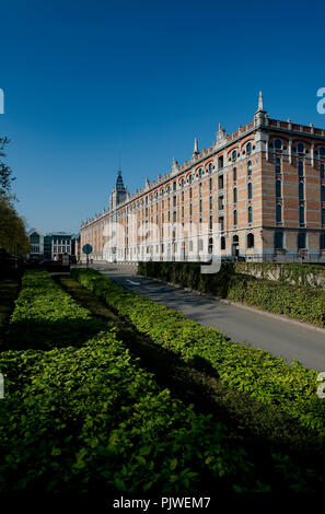 Il rinnovato magazzino reale sull'ex sito industriale Tour & Taxis di Bruxelles (Belgio, 19/04/2011) Foto Stock