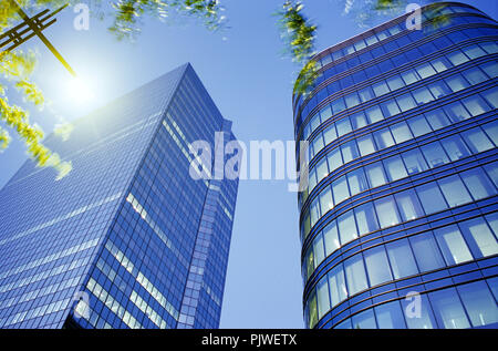 Il Centrum Roerend Erfgoed dalla comunità fiamminga e la Belgacom Towers al tramonto, Bruxelles (Belgio, 16/08/2005) Foto Stock