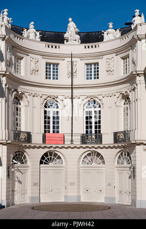 Il neoclassico Palazzo di Carlo di Lorena sulla Place du Musée a Bruxelles, sede della Biblioteca Reale del Belgio (Belgio, 22/10/2011) Foto Stock