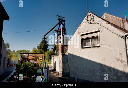 Impressioni del villaggio Clabecq, all'ombra dell'ex siderurgico Forges di Clabecq industria (Belgio, 03/10/2011) Foto Stock