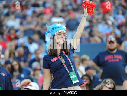 Oxford, MS, STATI UNITI D'AMERICA. 08 Sep, 2018. Un energico Ole Miss ventola, durante il NCAA di gioco a Vaught- Hemingway Stadium di Oxford, MS. Ole Miss sconfitto SIU, 76-41. Kevin Langley/CSM/Alamy Live News Foto Stock