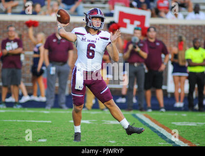 Oxford, MS, STATI UNITI D'AMERICA. 08 Sep, 2018. SIU QB, pietra Labanowitz (6), in azione durante il NCAA di gioco a Vaught- Hemingway Stadium di Oxford, MS. Ole Miss sconfitto SIU, 76-41. Kevin Langley/CSM/Alamy Live News Foto Stock