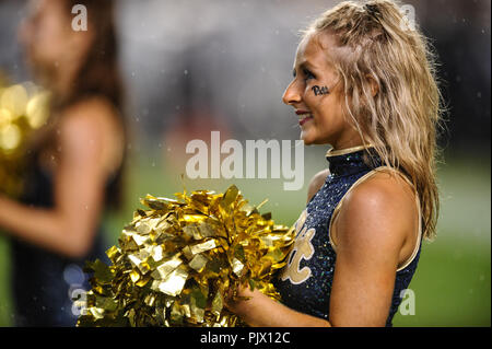 Pittsburgh, PA, Stati Uniti d'America. 8 Sep, 2018. Pantere cheerleaders durante la Pitt Panthers vs Penn State gioco all'Heinz Field di Pittsburgh, PA. Jason Pohuski/CSM/Alamy Live News Foto Stock