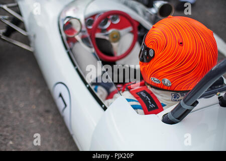 Chichester, West Sussex, Regno Unito, 9 settembre 2018. Preparazione per il Chichester Cupduring Goodwood revival at Goodwood Circuito motorino. Foto di gergo Toth / Alamy Live News Foto Stock