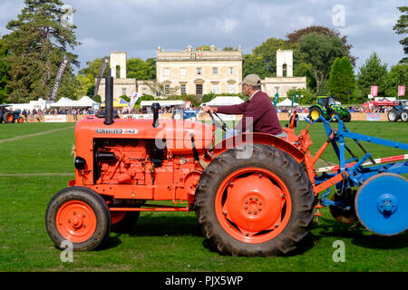 I trattori nell'anello principale al 2018 Frampton Conutry show gloucestershire UK Foto Stock