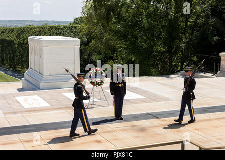 Arlington, Virginia. Il cambio della guardia rituale presso la tomba del Milite Ignoto in Al Cimitero Nazionale di Arlington Foto Stock