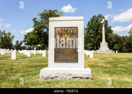 Arlington, Virginia. Lo Space Shuttle Challenger Memorial presso il Cimitero Nazionale di Arlington. Il Challenger è esploso il Jan 28, 1986 a pochi secondi dopo Foto Stock