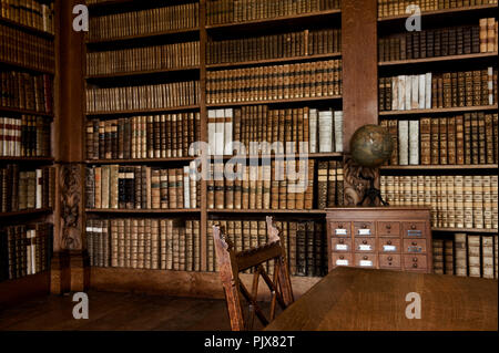 All'interno della biblioteca storica del 'Abdij van Park' Parc Abbey in Heverlee (Belgio, 22/12/2009) Foto Stock