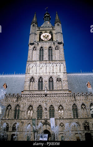 Lo stile gotico Hall panno 'Lakenhall' di Ypres (Belgio, 11/05/2008) Foto Stock